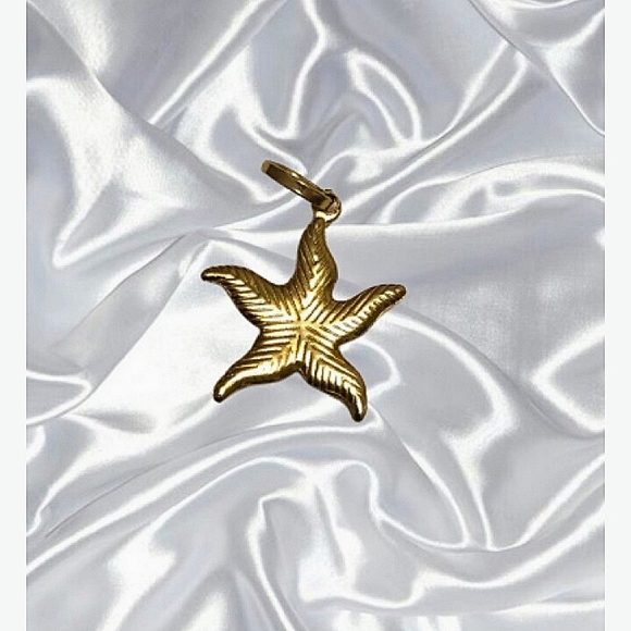 Starfish  Gold Pendant - Picture 2 of 4